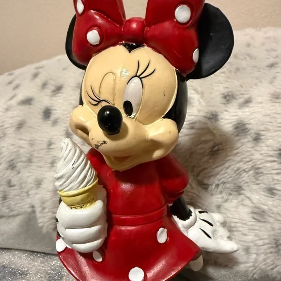 Disney CollectiblesMickey and Minnie Mouse Figurines - Red and Yellow size 8